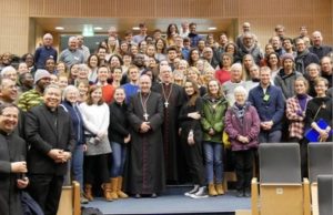 Delegados católicos à COP24 com o Arcebispo de Katowice; © Rosie Heaton