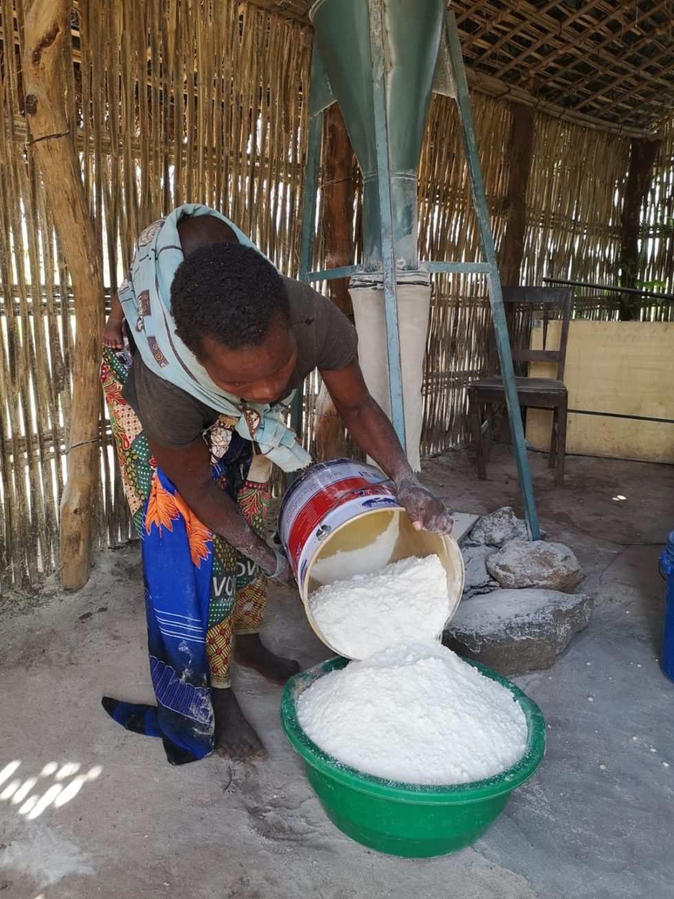 moageira-nas-escolinhas-comunit-rias-do-niassa-fec