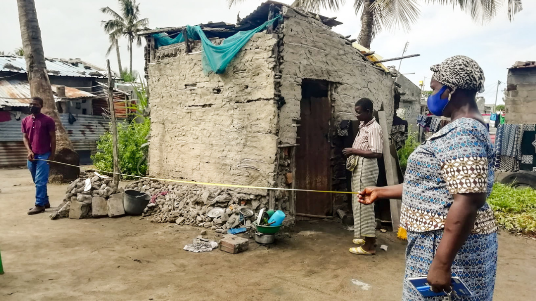 Visita a famílias de risco no bairro da Manga Mascarenas, na Beira